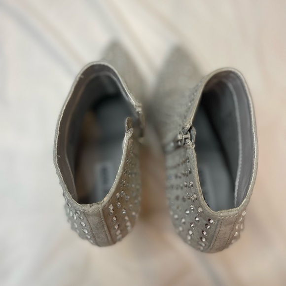 Steve Madden Pristo Bootie in Silver with Silver Studs size 7 - Picture 6 of 13